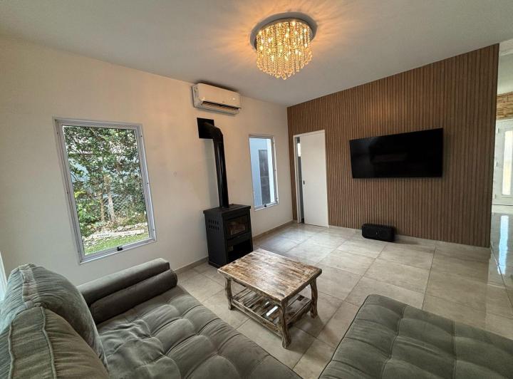 Casa · 180m² · 5 Ambientes · 2 Cocheras