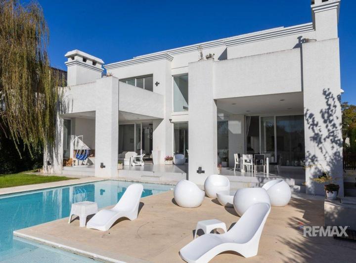 Casa · 460m² · 7 Ambientes · 2 Cocheras
