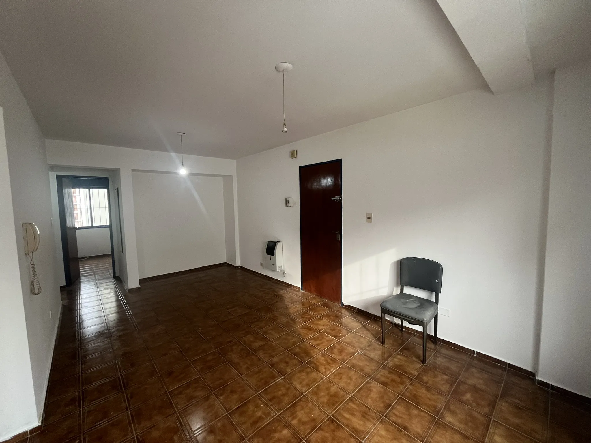SE ALQUILA DEPTO 2 HABITACIONES EN ZONA CENTRO