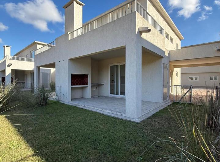 Casa · 89m² · 3 Ambientes · 1 Cochera