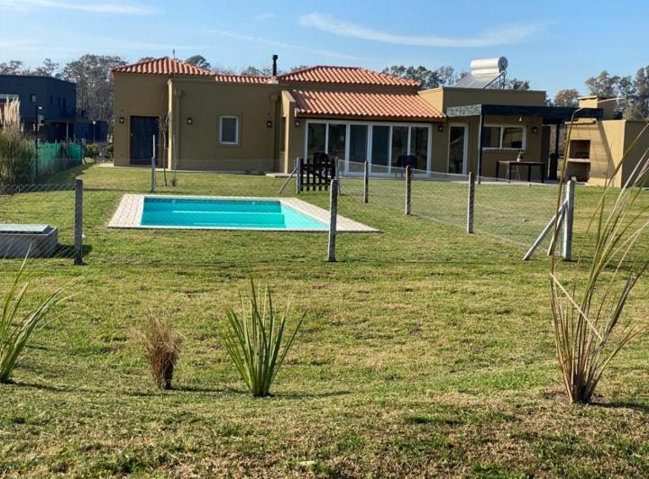 Casa · 215m² · 4 Ambientes · 2 Cocheras