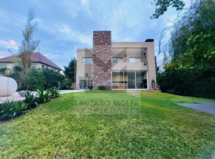 Casa · 620m² · 5 Ambientes · 1 Cochera