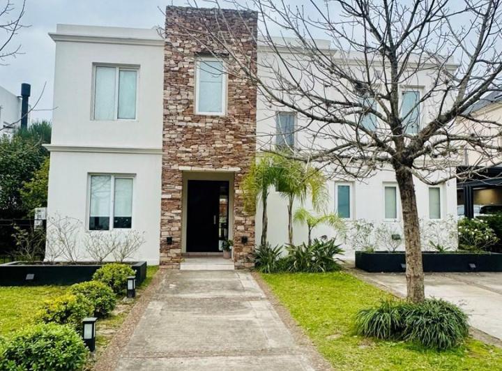 Casa · 38m² · 6 Ambientes · 1 Cochera