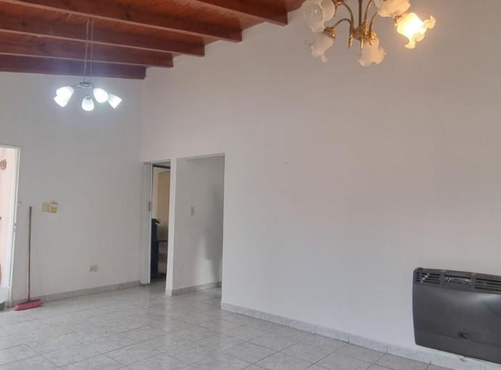 Casa · 100m² · 6 Ambientes · 1 Cochera