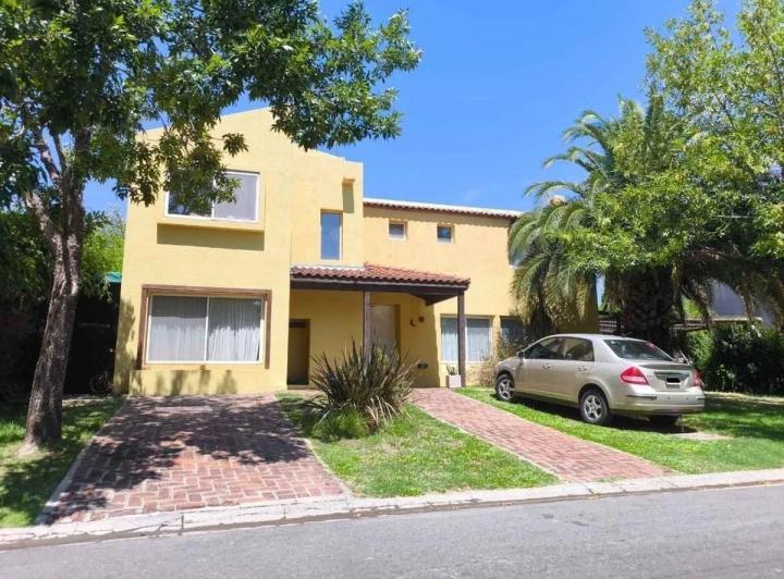 Casa · 180m² · 5 Ambientes · 1 Cochera