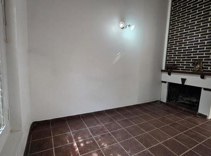 Casa · 215m² · 3 Ambientes · 2 Cocheras