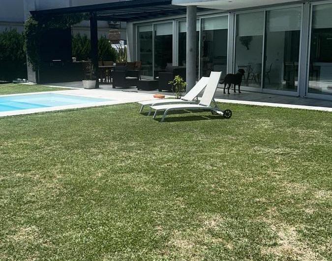 Casa · 300m² · 4 Ambientes