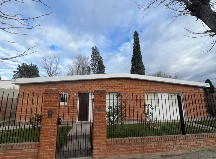 Casa · 200m² · 4 Dormitorios · 3 Cocheras