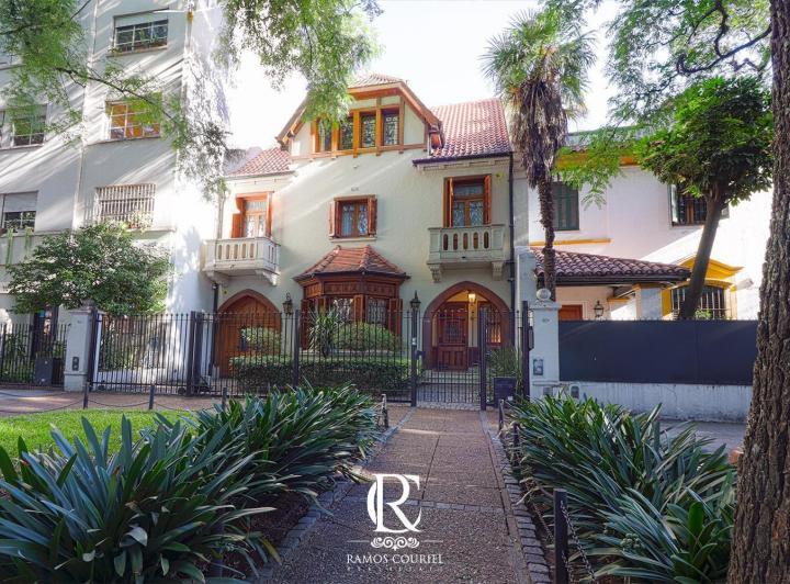 Casa · 520m² · 5 Ambientes · 3 Cocheras