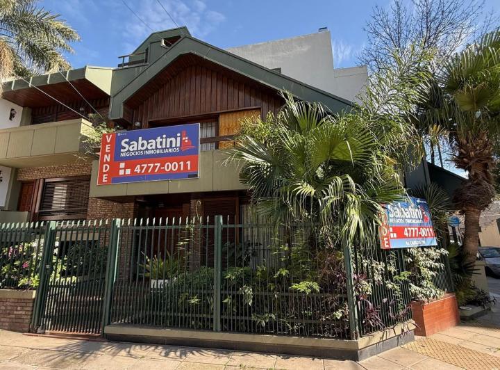 Casa · 302m² · 5 Ambientes · 2 Cocheras