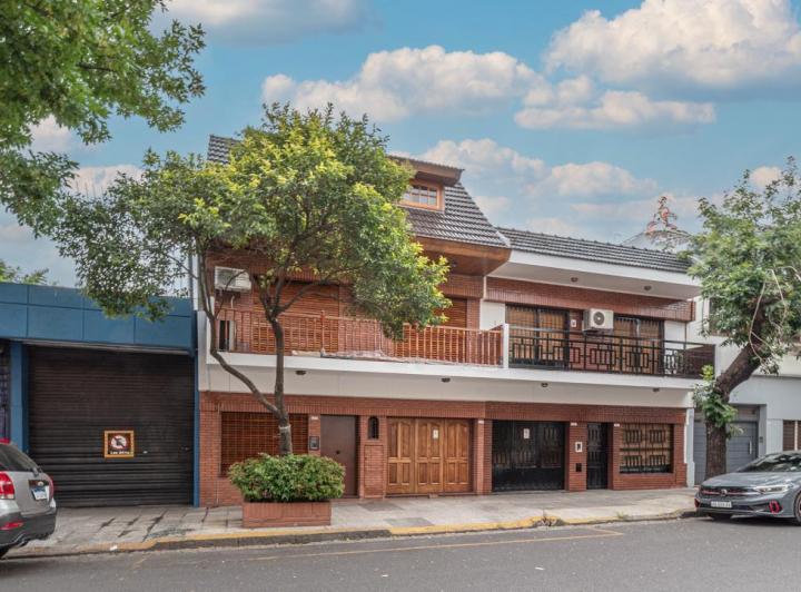 Casa · 140m² · 5 Ambientes · 1 Cochera