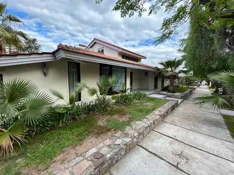 Casa en Alquiler en Mendoza, Capital