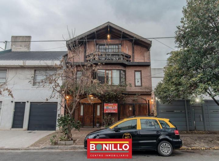 Casa · 248m² · 5 Ambientes · 1 Cochera