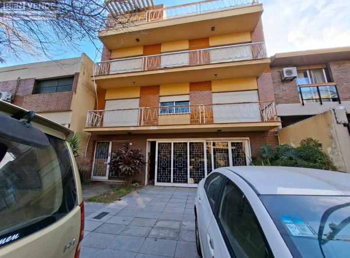 Casa · 301m² · 5 Ambientes · 3 Cocheras