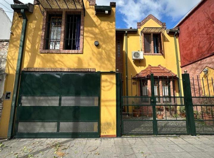 Casa · 257m² · 4 Ambientes · 1 Cochera