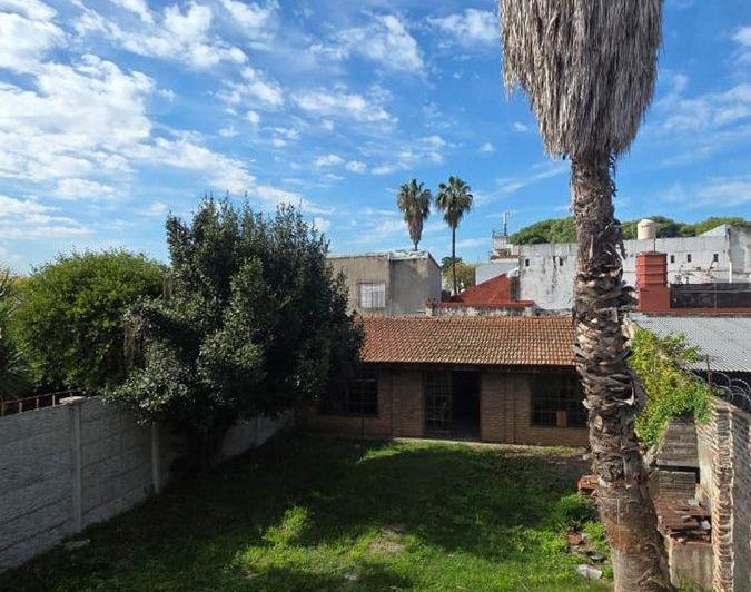 Casa · 214m² · 5 Ambientes · 2 Cocheras