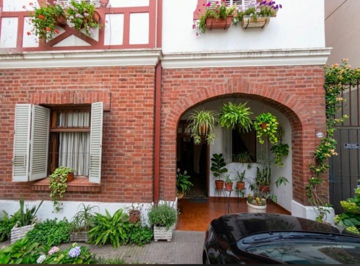 Casa · 260m² · 4 Ambientes · 1 Cochera