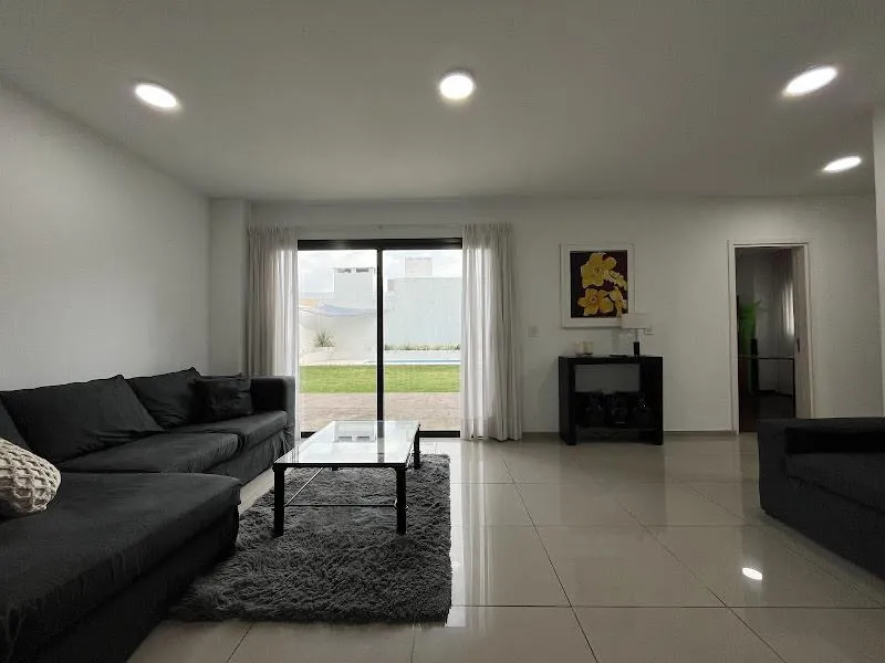 Casa de 3 Dorm Escrt Pileta Apto Crédito en Claros del Bosque