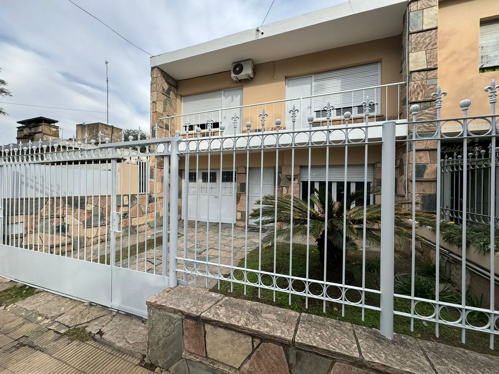 VENTA CASA 3 DORM   +  HOSPEDAJE