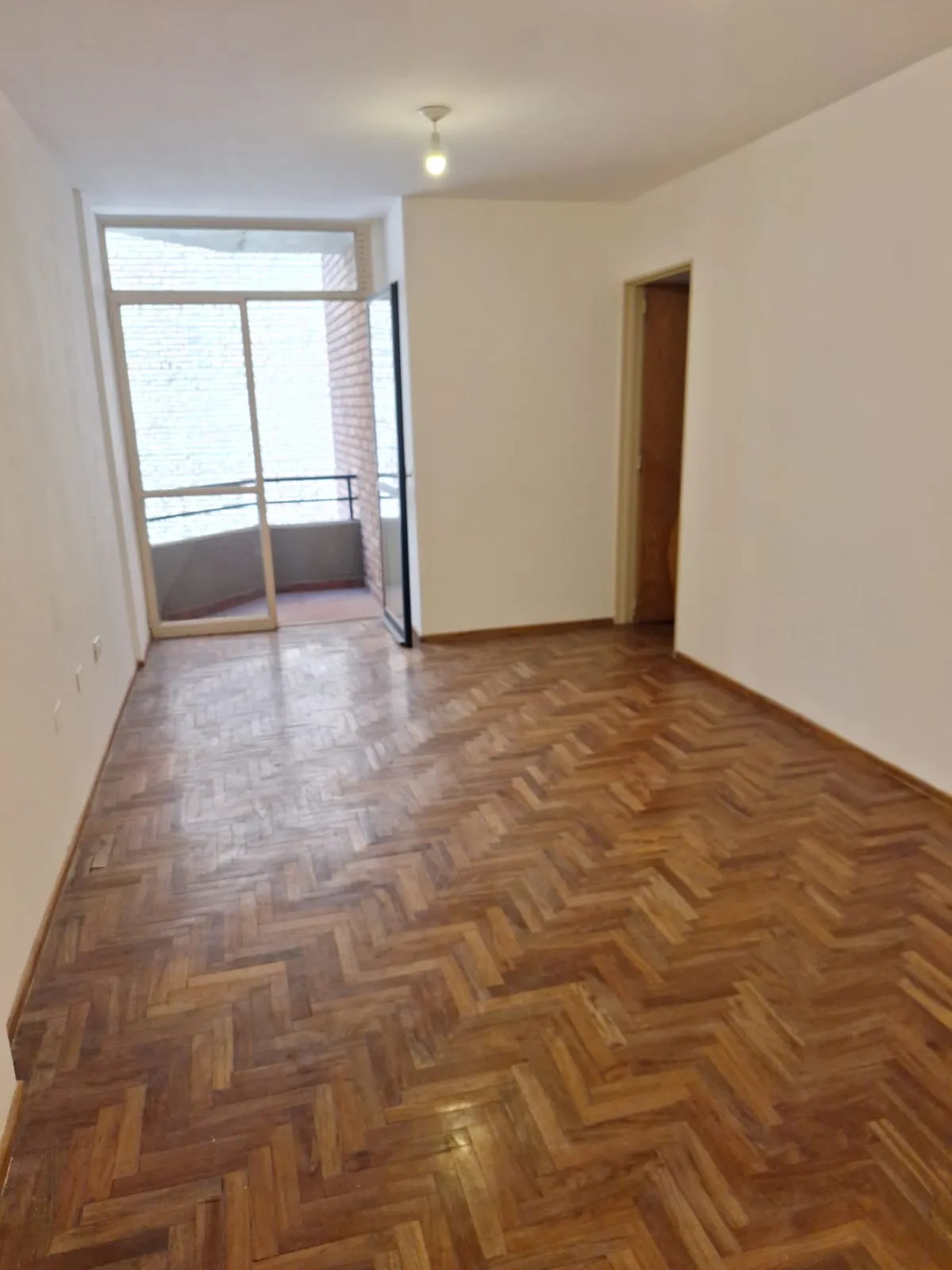 Nueva Córdoba. ALQUILO Depto de 1 dormit, con balcón y cocina separada.