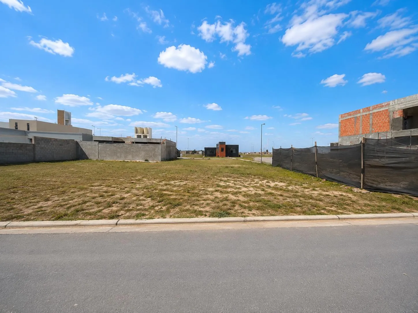¡OPORTUNIDAD!  Lote en venta  - Quebradas de Manantiales ¡Apto Dúplex!