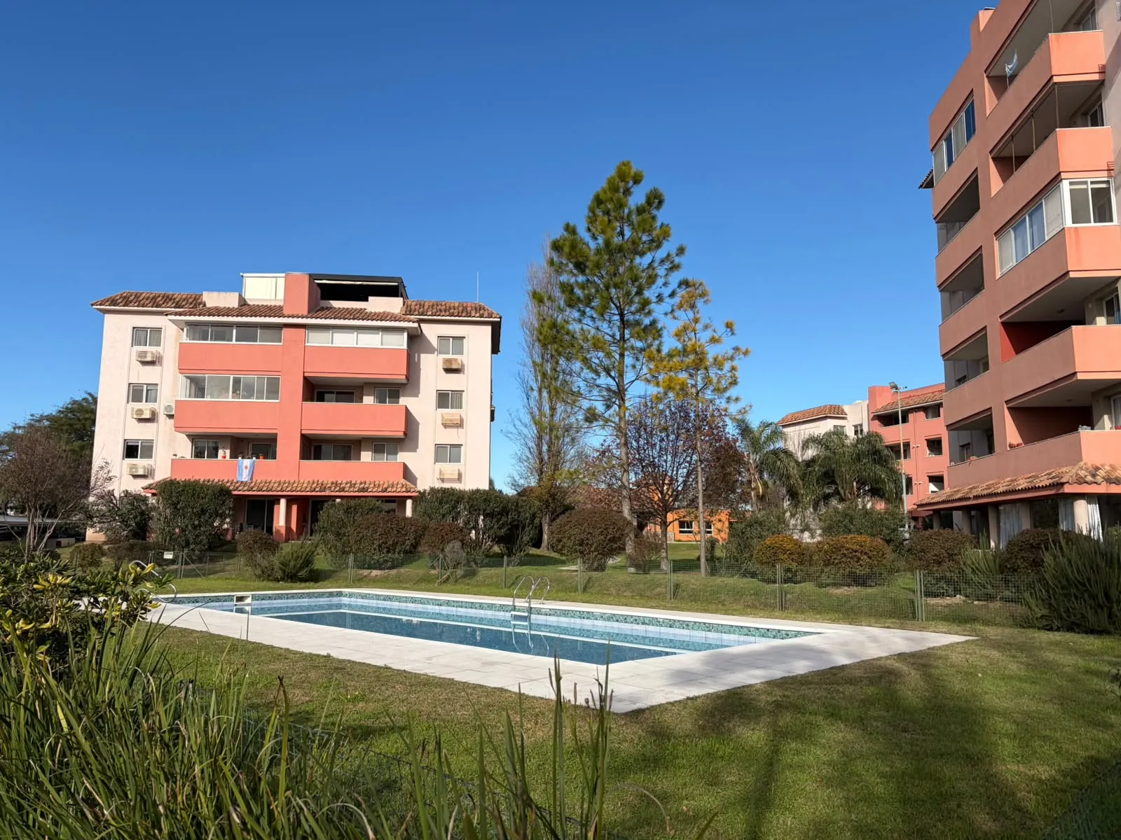 Departamento en venta de 2 dormitorios con cochera en Complejo Bardas – Córdoba Capital