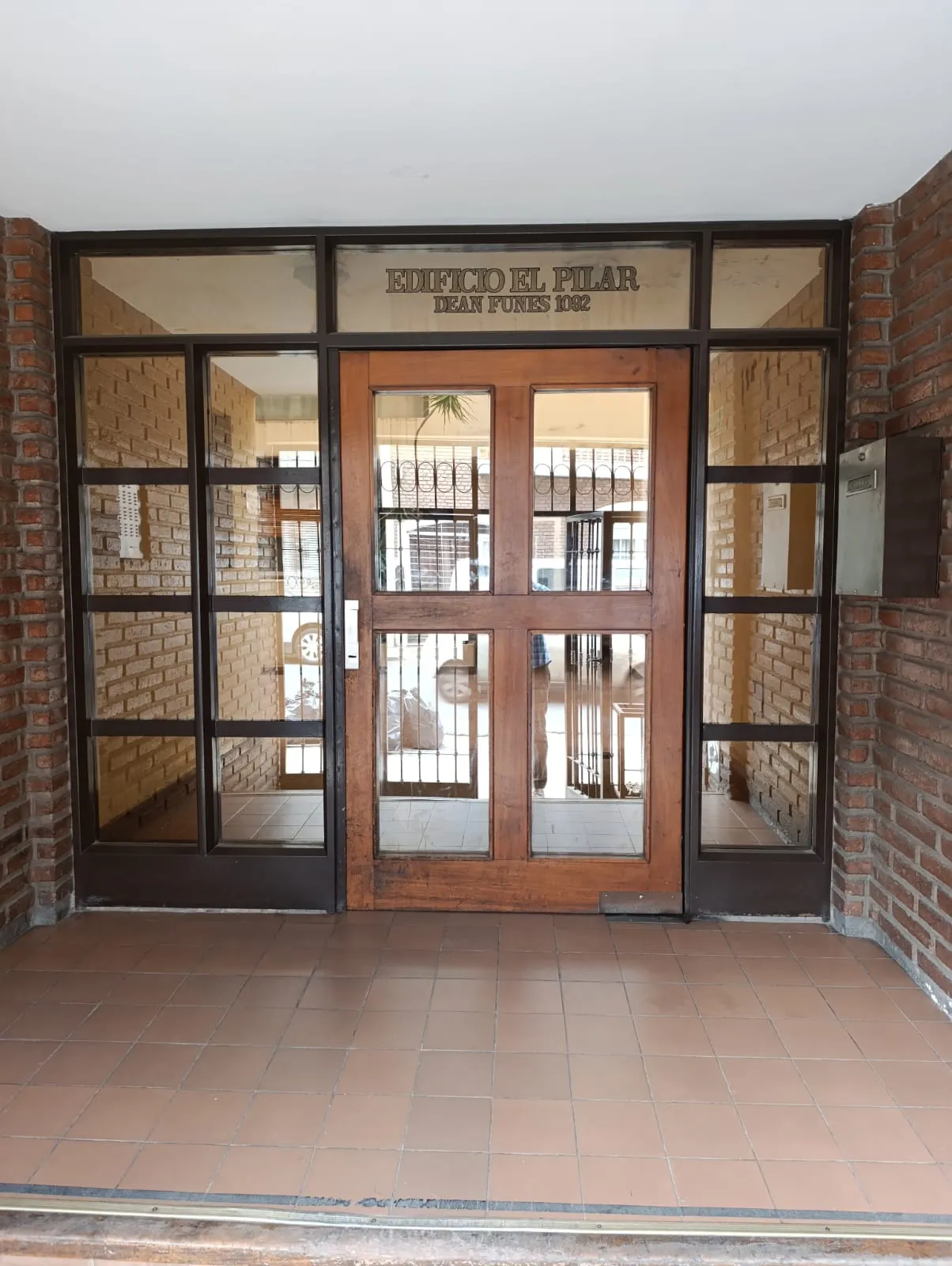 DEAN FUNES AL 1090, MONOAMBIENTE EN PLANTA BAJA, BAÑO COMPLETO, COCINA AMOBLADA
