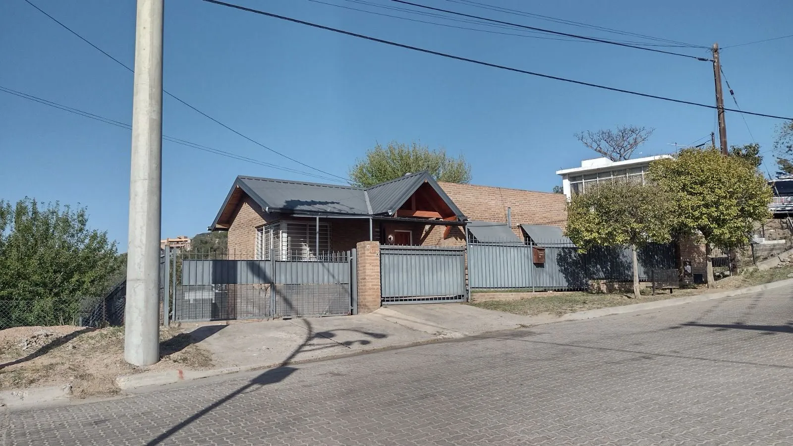 VENDO CASA MAS DEPARTAMENTO CON PILETA EN VILLA CARLOS PAZ