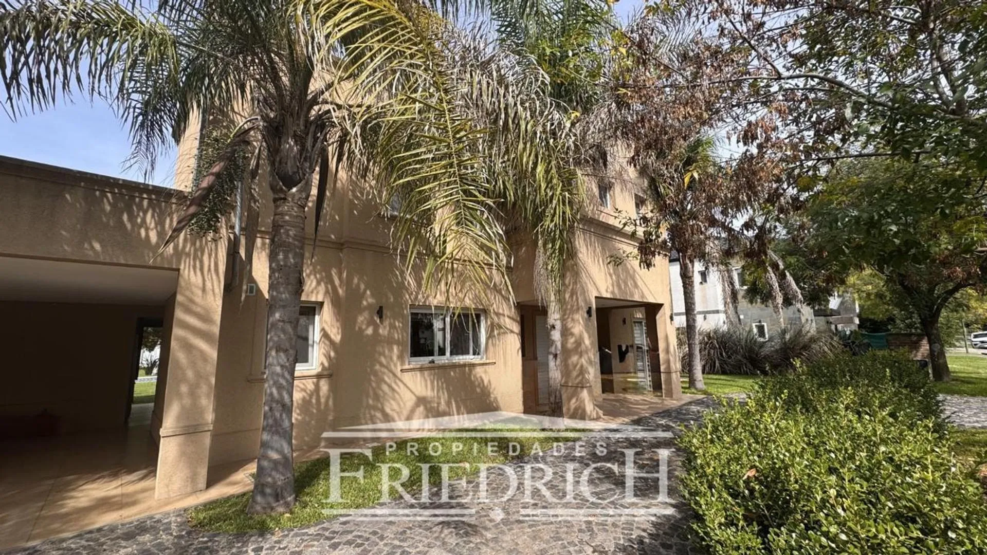 CASA EN VENTA BARRIO CERRADO SANTA ANA