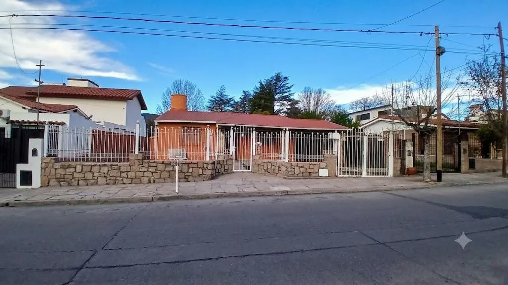 Casa en Venta - Barrio Manantiales