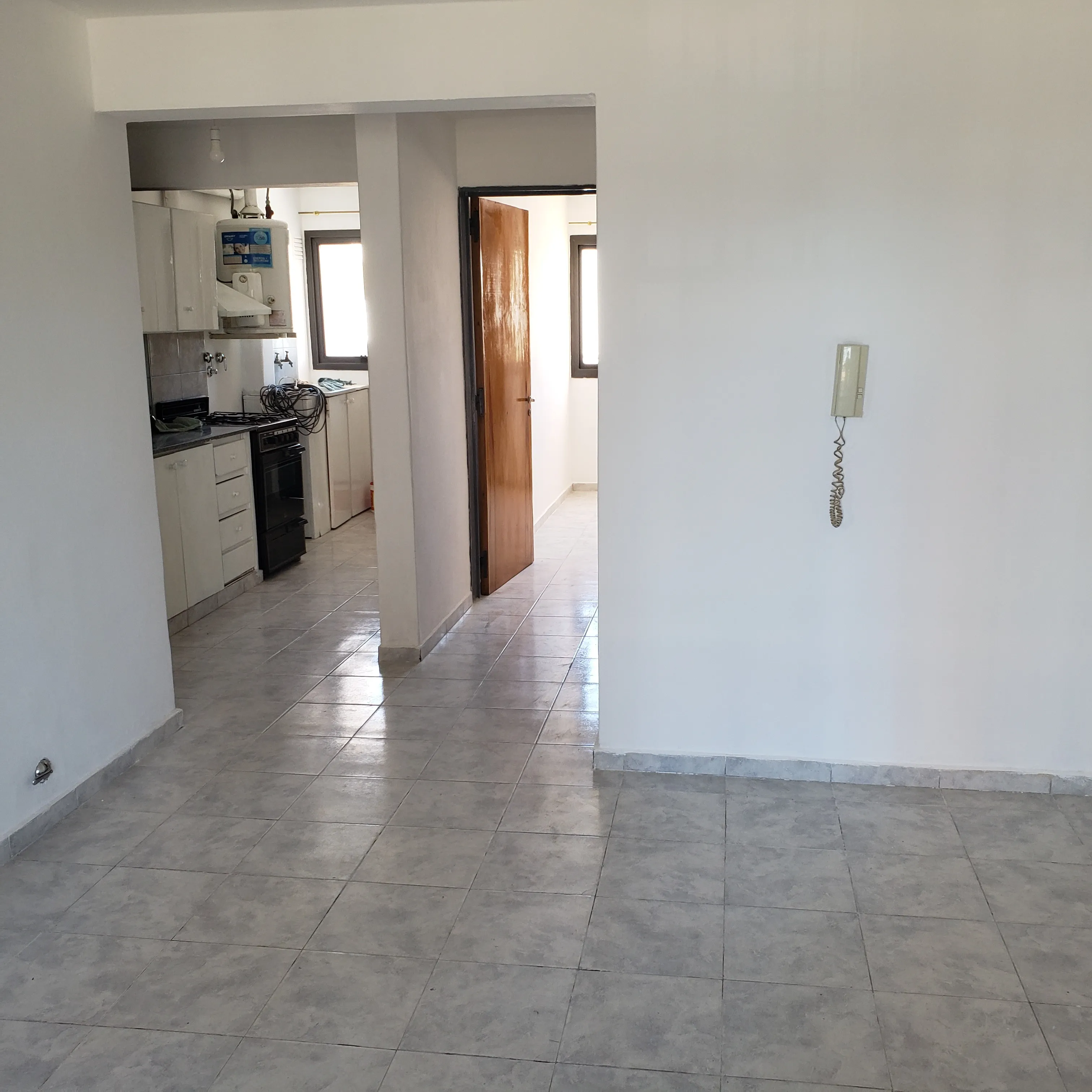 San Martin - Dpto 1 Dorm Amplio. Sin expensas! Con balcon