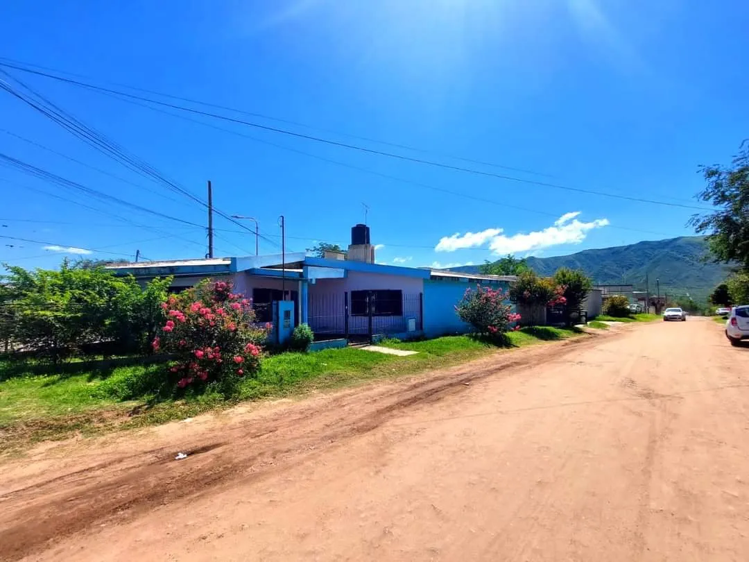 CASA EN VENTA MÁS LOCAL MÁS DEPARTAMENTO A TERMINAR EN PLANTA ALTA EN SANTA MARIA DE PUNILLA. CA171.