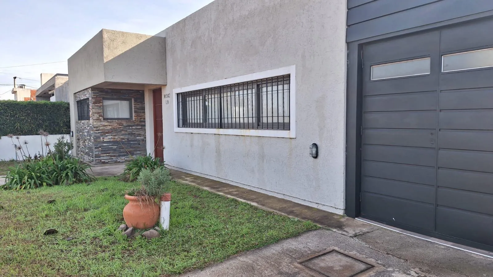 ALQUILER  CASA DE 3 DORMITORIOS EN VALLE CERCANO