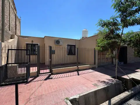 Casa en Venta en Barrio Jardin Luzuriaga, Maipú