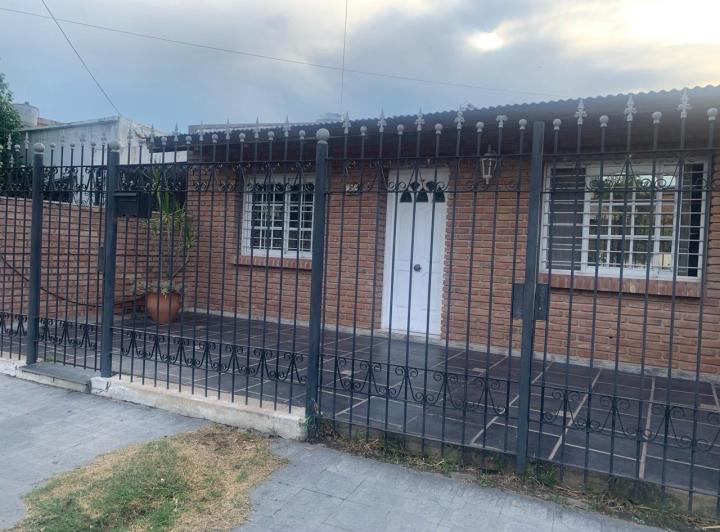 Casa · 107m² · 5 Ambientes · 2 Cocheras