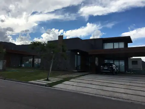 Casa en Venta en Mendoza, Capital