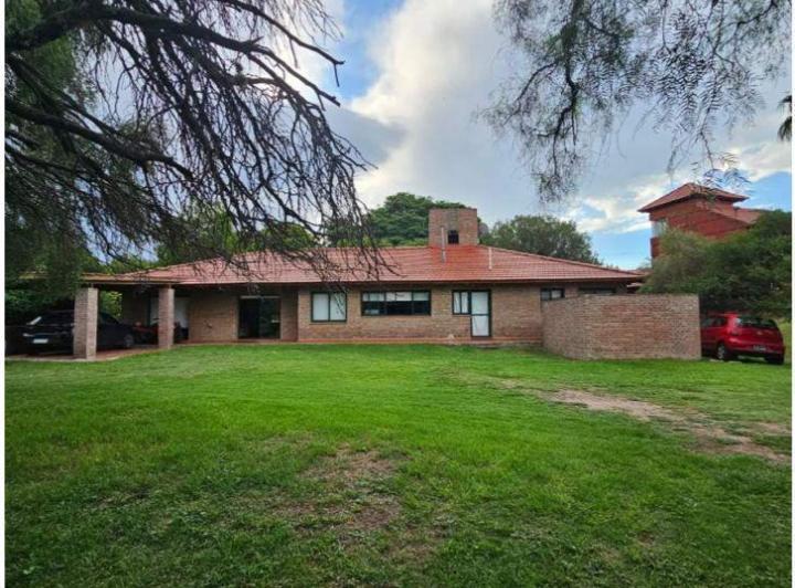 Casa · 322m² · 12 Ambientes · 3 Cocheras