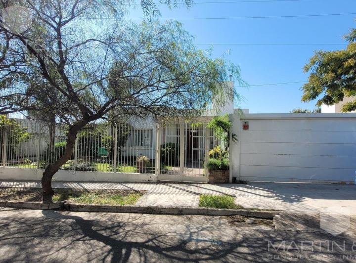 Casa · 350m² · 3 Dormitorios · 2 Cocheras