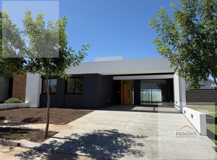 Casa · 212m² · 7 Ambientes · 2 Cocheras