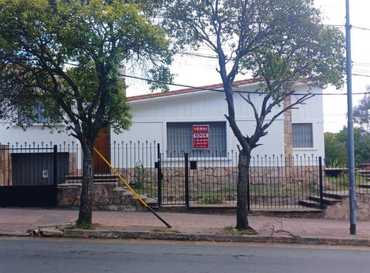 Casa · 180m² · 6 Ambientes