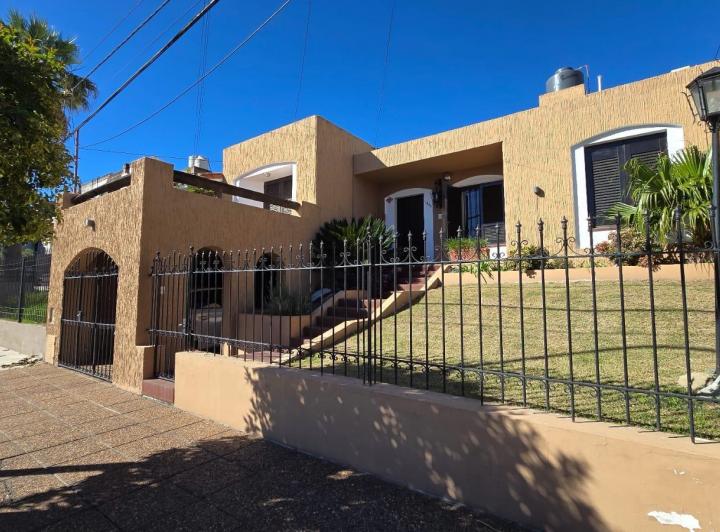 Casa · 191m² · 2 Dormitorios · 2 Cocheras
