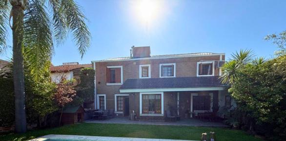 Casa · 272m² · 15 Ambientes · 3 Cocheras