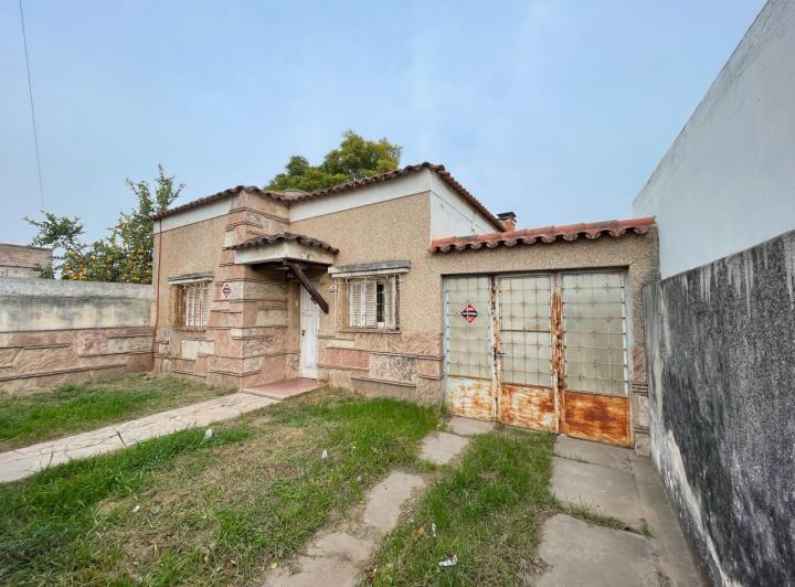 Casa · 95m² · 8 Ambientes · 1 Cochera