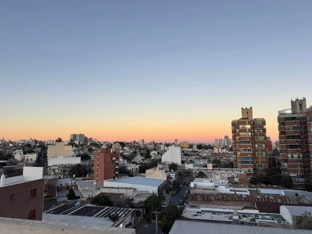 ALQUILER IMPERDIBLE  60 M²- FRENTE c/ BALCON - 1 DORMITORIO -EN B° PROVIDENCIA, MENDOZA AL 600