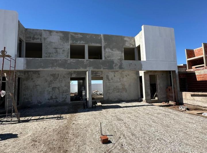 Casa · 120m² · 6 Ambientes · 2 Cocheras