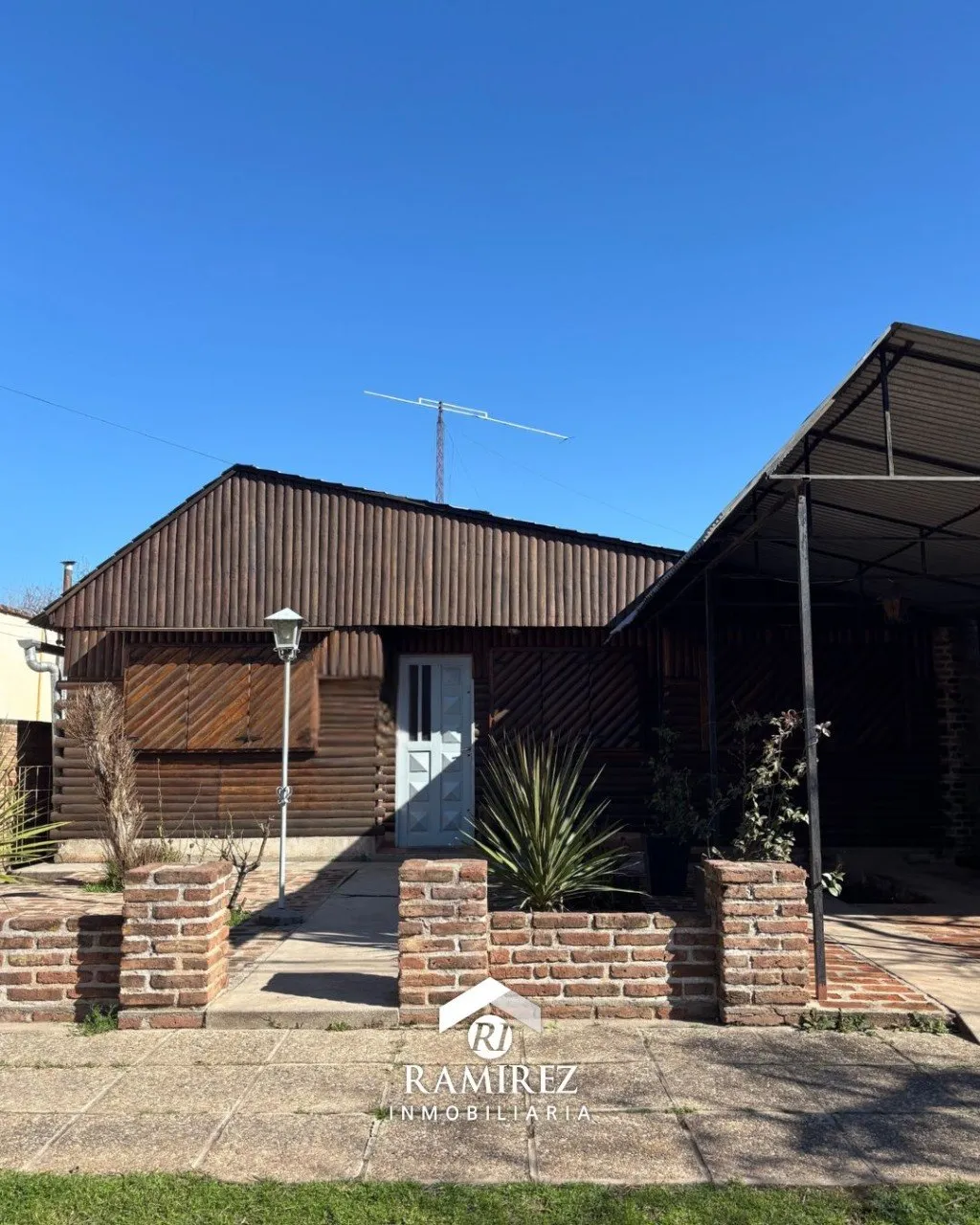 CASA EN VENTA - VILLA DEL DIQUE, ZONA PINAR DE JEREMIAS - CORDOBA (CA370)