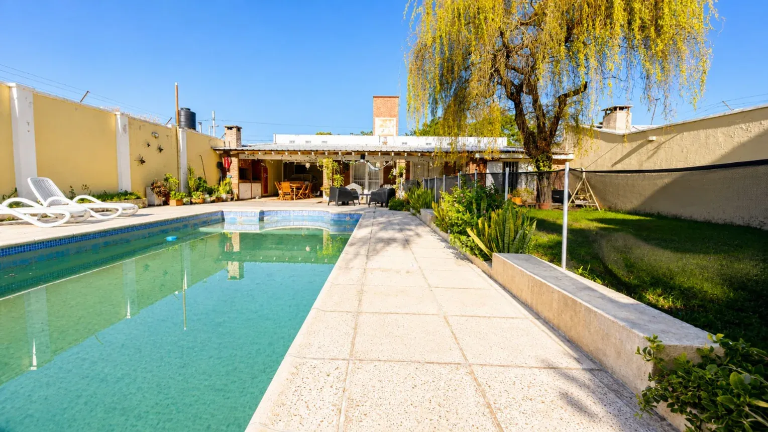 CASA CORDOBA MARQUÉS DE SOBREMONTE 3 DORMI PILETA PARQUE QUINCHO COCHERA DOBLE ZONA NORTE VENTA