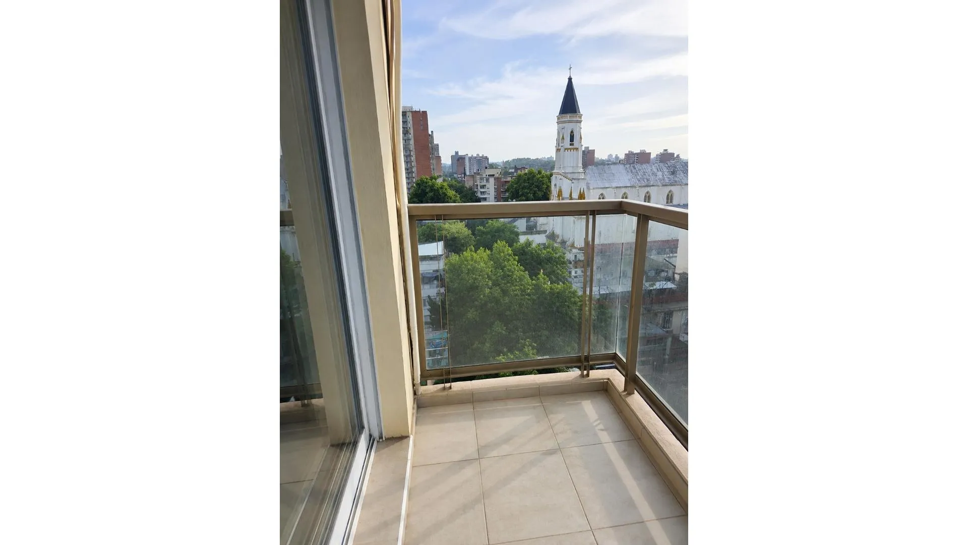 Departamento divisible tipo 1 dormitorio con balcón