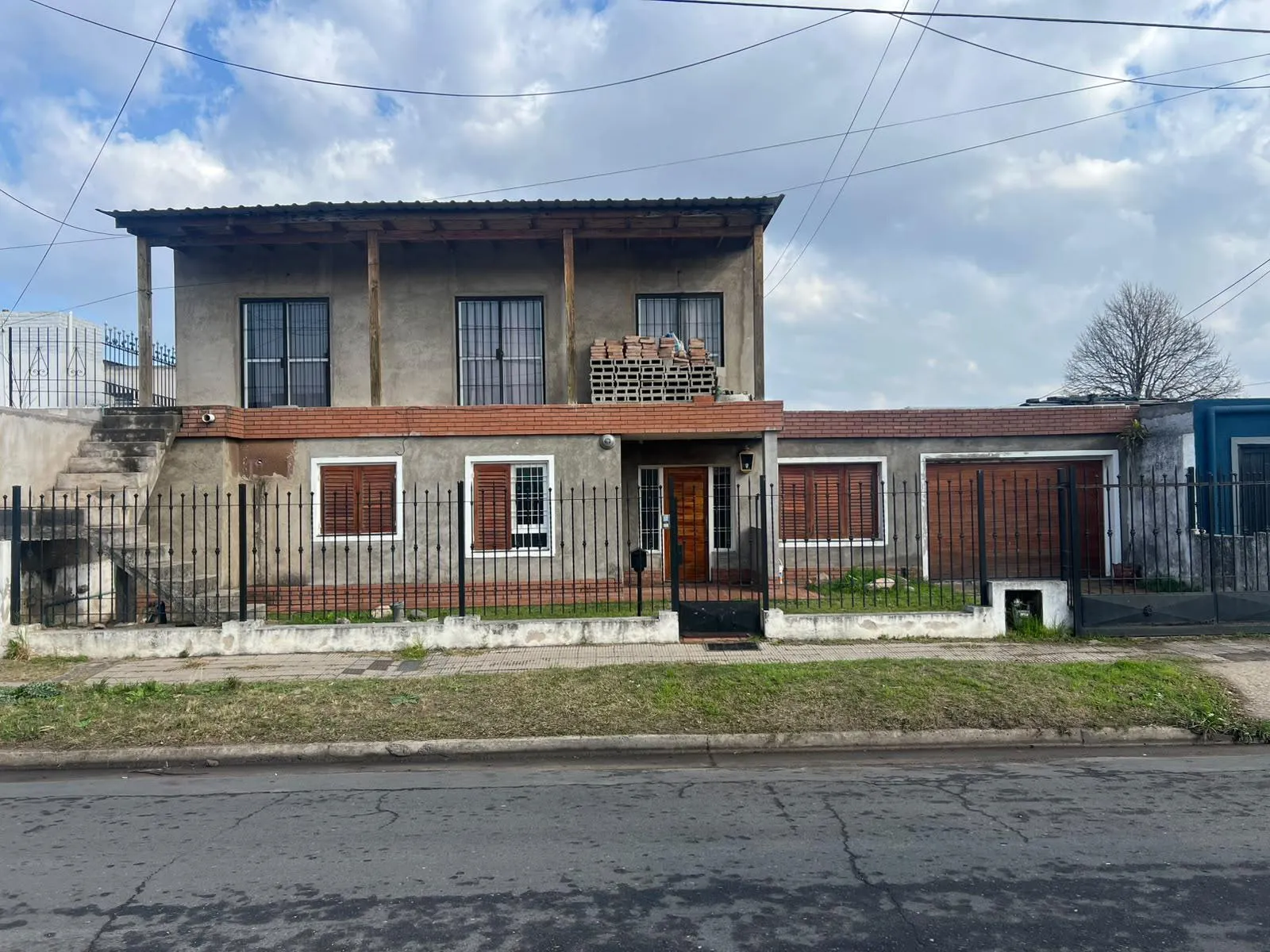 CASA EN VENTA 2 DORMITORIOS BARRIO MATIENZO CON PILETA
