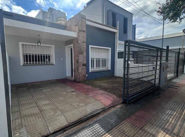 Casa · 1m² · 3 Dormitorios · 1 Cochera